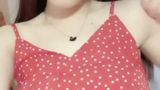 高颜值年轻美女身材苗条 掰开粉嫩小穴 十分诱人