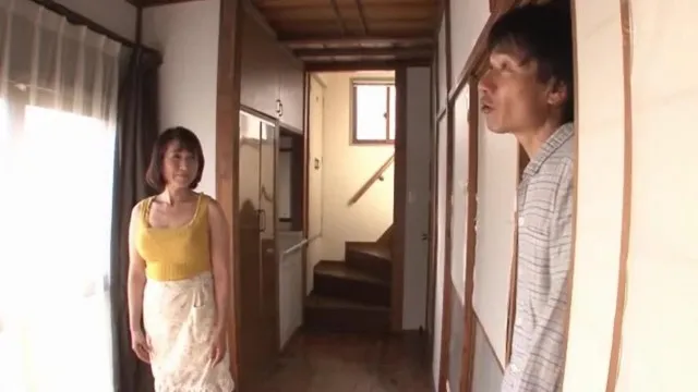 变态熟女在医生乳房触诊时有感到绝顶高潮
