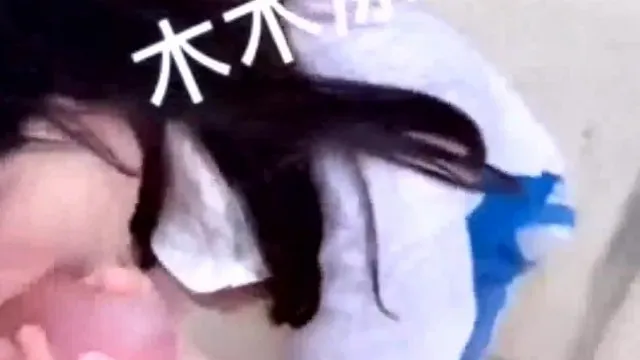 A mais recente celebridade da internet, Mimuki Ryoko, vazou sua primeira sessão privada de exposição ao ar livre, sexo oral no ônibus, sem camisinha por trás, exposição facial perfeita, foto privada em alta definição 30P, versão original em alta definição 720P.