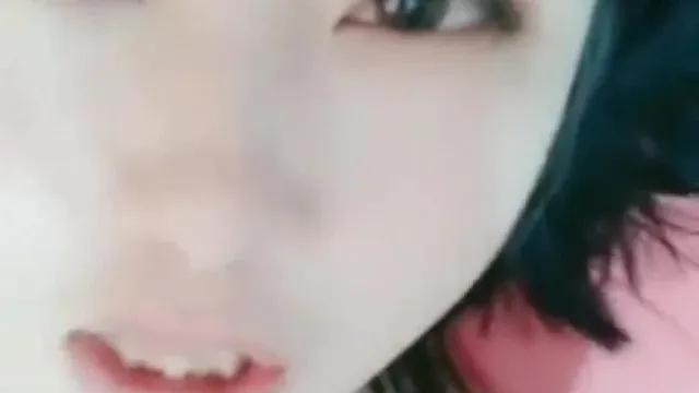 La belle fille aux sourcils enchanteurs, Charmante belle-sœur, le beau-frère diaosi et la belle-sœur coquette font l'amour tôt le matin. Le sexe du matin est si puissant que la chatte glabre et tendre. de la belle-sœur n'arrête pas de gémir.