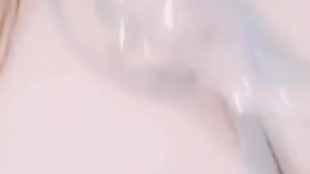 最新价值288元网红少女恶犬大尺度订制作品之网红露背毛衣女神 水晶棒强势插入 高清私拍34P 高清原版无水印