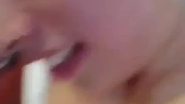 酒店情侣爱爱，女的在上面表情很享受，更多直播来微