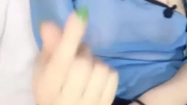 [中文主播外流]叫我噴水女王！ ！巨乳新人主播SY自慰大秀玩弄騷逼逼~果然馬上下體海嘯！ ！