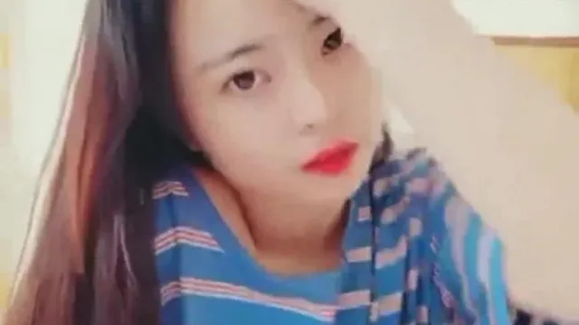 颜值高身材丰满美女主播吴果果0427收费直播秀和炮友口交啪啪十分诱人