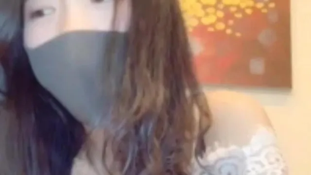 [中文主播外流]可爱教主可爱俏丽~为了增添刺激感~开直播啪给朋友看！！