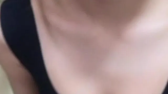 漂亮网红主播奶子大且坚挺搔首弄姿揉穴自慰很是诱人（全程露脸）