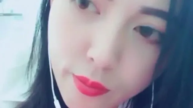 OL下班兼职情欲主播~一个跳但不够那就玩两个！