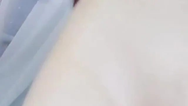 “我穿低一点好不好~”但哥哥们只想要你全部脱光~