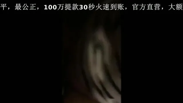 「握槽!!完美操穴地點!!」小情侶洗手台旁台子激烈爆操~還開心對鏡頭比YA!!