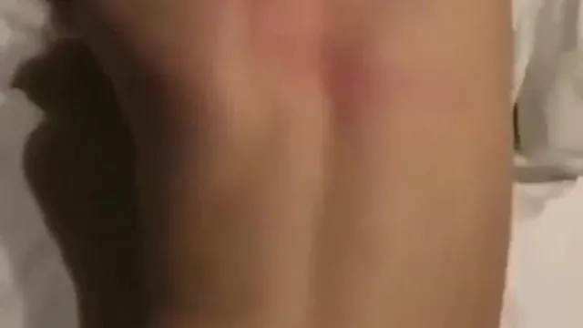 ¡¡Tu pequeña perra es traviesa!! ¡¡Mírame darte una lección con un látigo!!