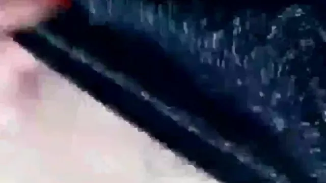 之前非常火的教室自慰少妇穿着性感野外自摸乳头和肥穴呻吟，还流淫水了