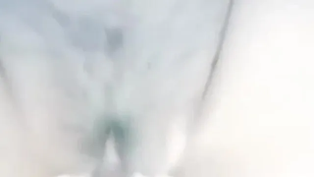 北京大一女学生丰满大奶妹和男友户外啪啪，小树林地上性感大屁股上位