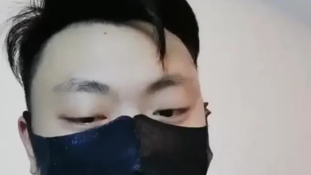 新人甜美女孩啪啪，無毛粉穴情趣制服口交騎坐