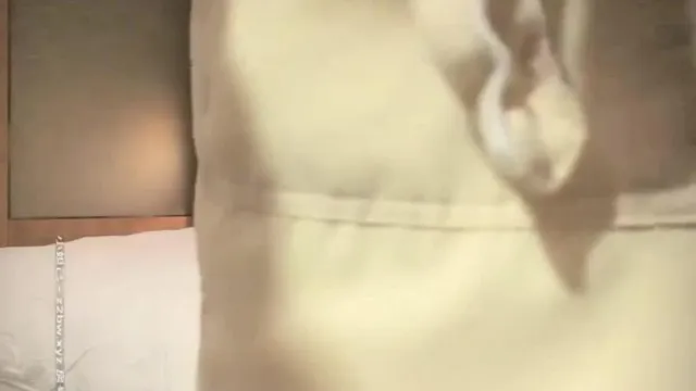 网红脸外围小姐姐，美乳白嫩，翘臀高耸