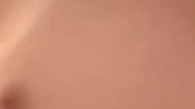 旺仔牛逼糖 挺嫩的两个苗条萌妹，浴室全裸洗澡互摸黄瓜玉米互插扣逼
