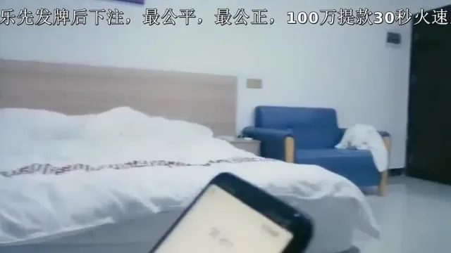 約砲高校白嫩美女啪啪 嗓子啞了叫床不給力