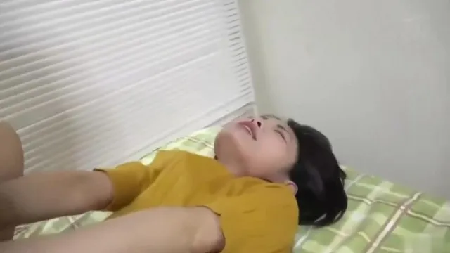 イケメンが美女を！部屋に持ち帰り（目隠し）途中でブサ爷と交代セックスして中出しされたらどうなるの？！