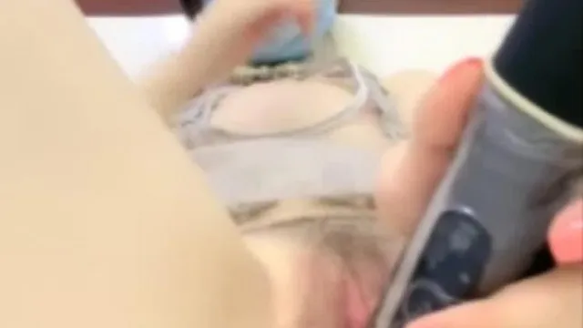 [âncora chinesa vazou] A âncora erótica encontrou uma linda garota para demonstrar os movimentos de auto-prazer do vibrador! ! Primeiro use um ovo vibratório para aquecer o buraco