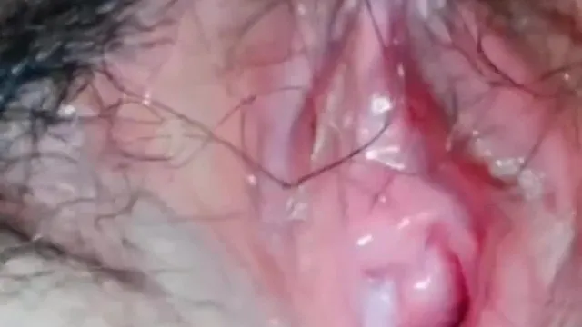 [Área de video corto] Esta es la vagina de mi esposa. Si la tercera generación queda satisfecha después de ver este video, ¡podemos concertar una cita para intercambiar esposas!