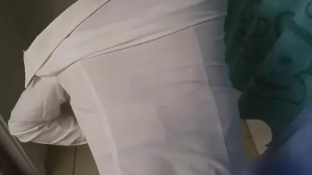 吃完宵夜把淫骚女白领带到出租屋啪啪草到她说脚软站不住了