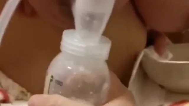 [短视频区] 看我老婆挤奶