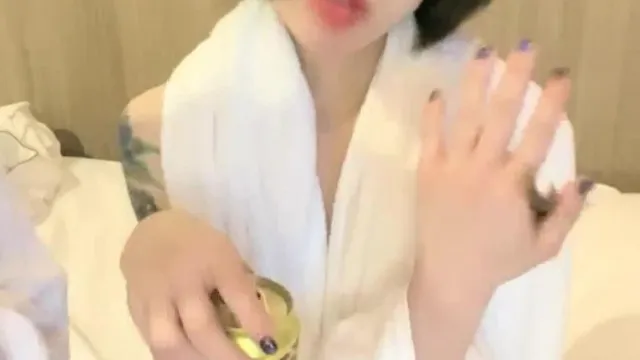 日本女同蘭 两个女的互舔