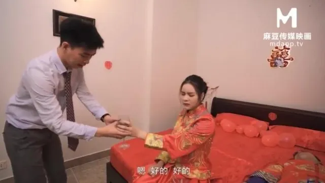 Elle a violé sa belle-sœur lors de leur nuit de noces et le frère ivre du marié l'a forcé à avoir des relations sexuelles avec sa belle-sœur, Zhang Yunxi.