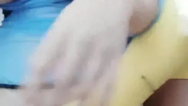 极度骚浪爆乳淫荡护士阿莲勾搭美团外卖小哥 抓着J8跪舔裹 给小哥J8玩硬了无套直接插穴给操了 高清源码录制