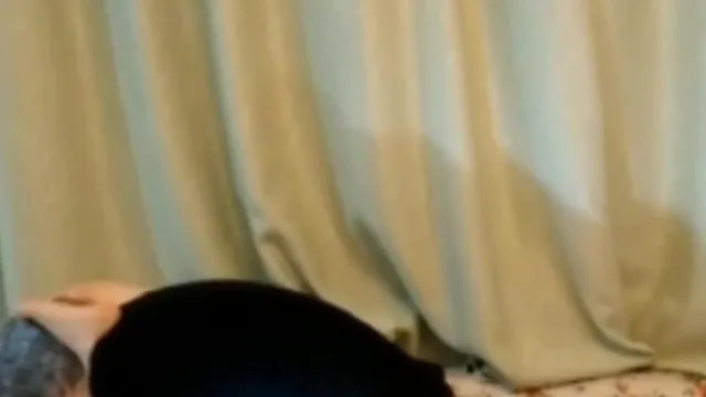 La célébrité Internet de Weibo interprète le dialogue d'inceste entre une écolière et son père salé après un repas, et ses gémissements obscènes sont impressionnants. Ce jeu d'acteur n'est pas inférieur à celui d'un film d'action d'un pays insulaire.