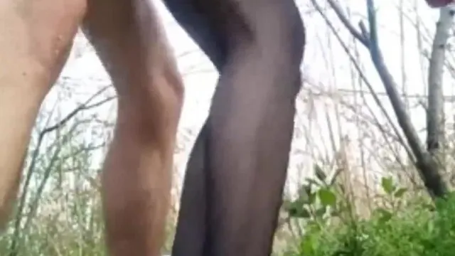 长得有点像东北二嫂的网红女主播各种户外野战啪啪