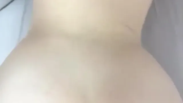 Joven tetona con gran culo teniendo sexo con su pareja sexual