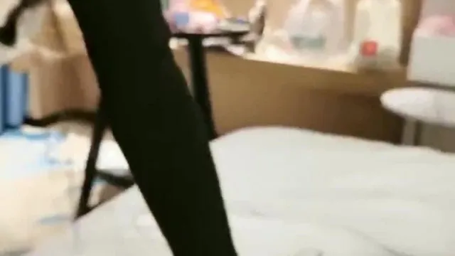 (萝莉和御姐姐妹花双人)姐妹花相互自慰 舌吻 然后轮流给炮友口交