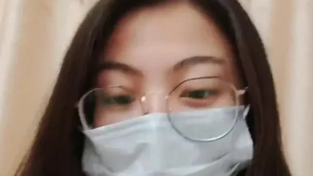 戴眼镜的御姐直播大秀