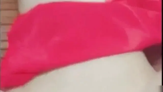 ネットセレブの女神ディアガールが空から降ってきたのは、マッチョな男に見つかってセックスを強要され中出しされてしまう。