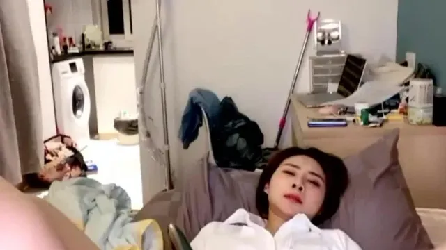 99年小妹妹 甜美小少婦居家啪啪大秀