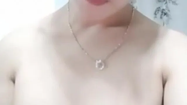 La bella y sexy belleza de Hefei les dio a sus fans muchos obsequios en privado en el hotel, para poder darle más obsequios.