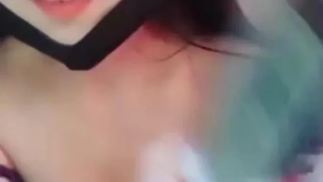 高颜值美女流氓兔 啤酒插B喷水 BB抽烟 冒烟 高难度姿势撒尿