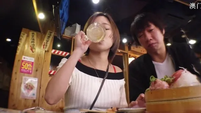 大ブレイク中！？潮柱の美少女をナンパ！！徹夜で飲んでイイ感じにエロエロテンション美少女を持ち帰りセクハラ勃ち飲み！！やっぱり生が好きな淫亂美少女は勝手に跨り騎乗位でハメ潮連発クジラま○こ崩壊の床上浸水ナマSEX！！