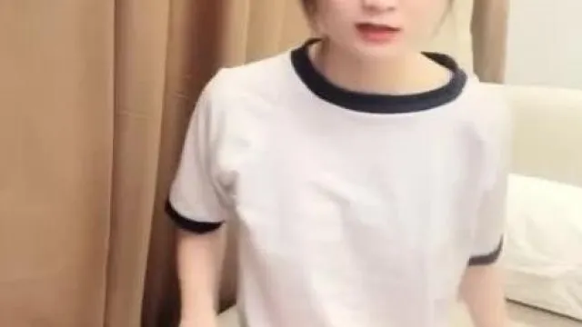 (小姐姐十九岁)大眼睛纹身妹和炮友啪啪到b疼