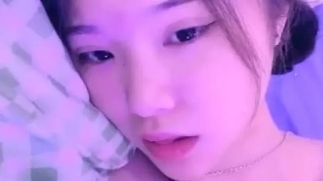 (小熊维尼)坐标江苏,极品00后小情侣 拍摄手法不断提升,居家卧室啪啪,胸型完美 软萌可爱