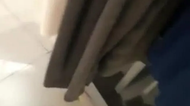 美乳白嫩美少婦在商場和情人試衣間做愛