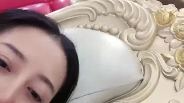 Черная девушка бегает вокруг_Cumshot_20201022