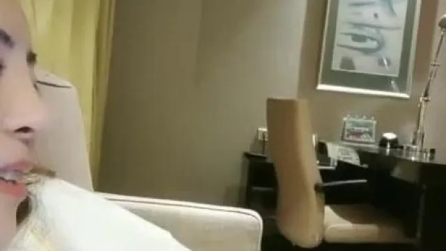 (千年的狐狸)风骚御姐约粉丝酒店激战