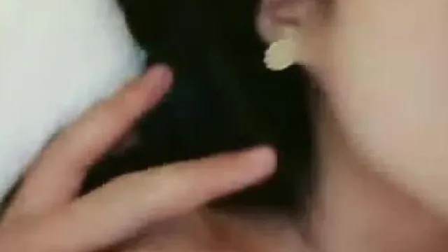 漂亮主播穿着黑丝啪啪最后还被口爆