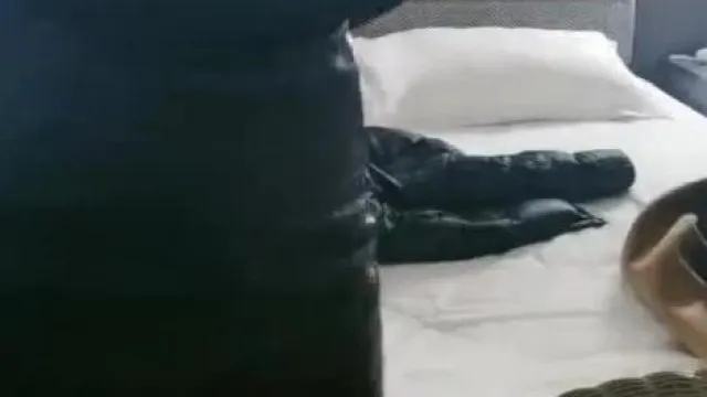 (户外吴彦祖)约了一个穿小皮裙的小美女