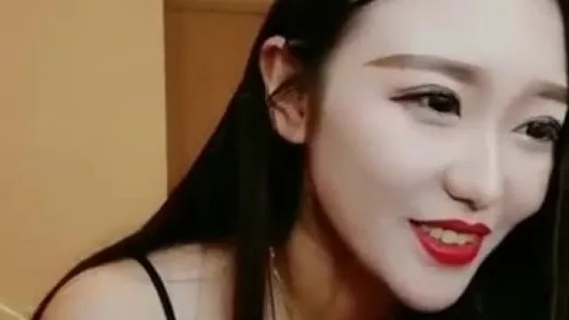 ¡Belleza tetona Yelanghua chica salvaje tatuada con pechos E! ¡Hombre fuerte teniendo sexo apasionado!