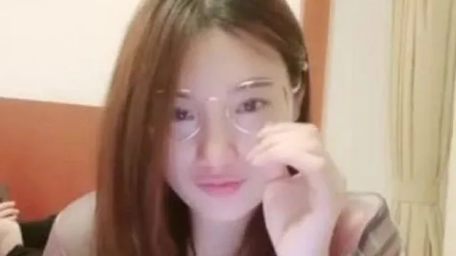 祸国殃民的表姐 两男两女酒店群P，淫荡的表情配上激烈的床技，调情啪啪多人混战！
