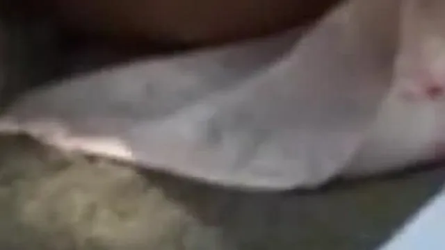 Llevé a la perra al parque para resolver una tarea ~ ¡Fue tan emocionante que incluso chorreé por todo el suelo!