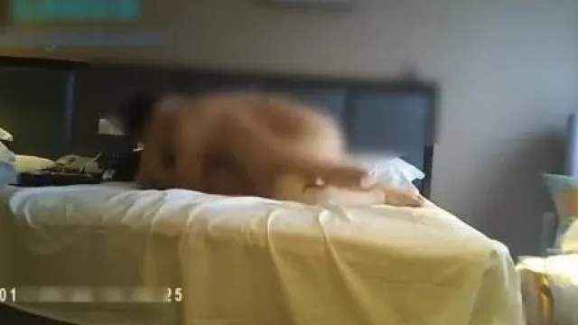 长发妹子爱偷情~曾经的初恋情人偷偷到宾馆偷情~