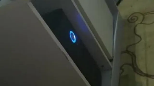 清纯美女直播主随机约炮实录~ 坏坏大叔肏两次不打紧，最后爽到偷拔套内射❤